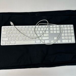 Apple hardwired keyboard number A1243 EMC #2171 Works!